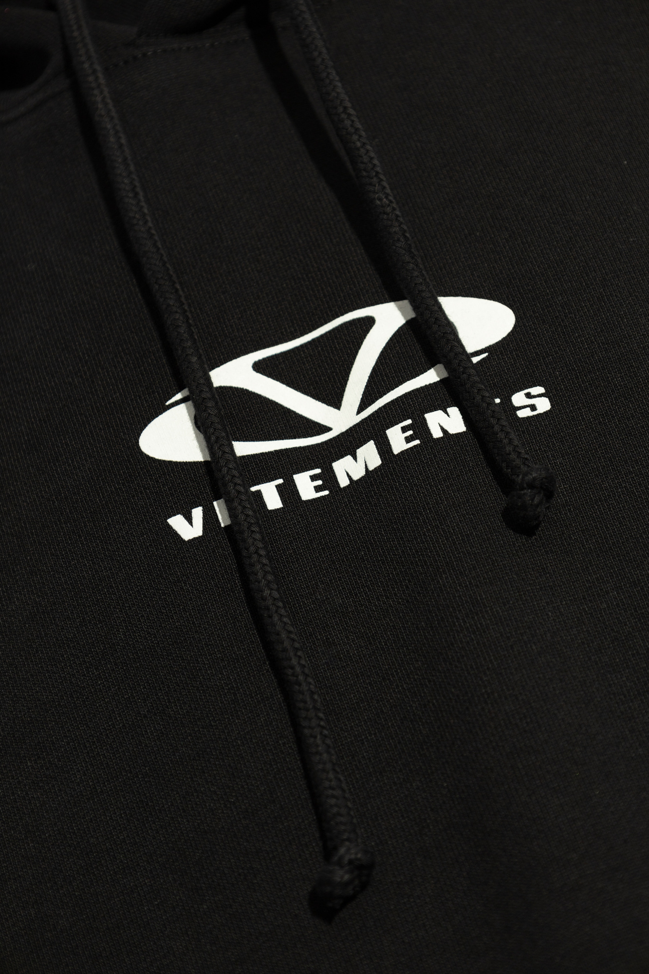 Vetements Black Oval Logo Cropped Boxy Hoodie In Black