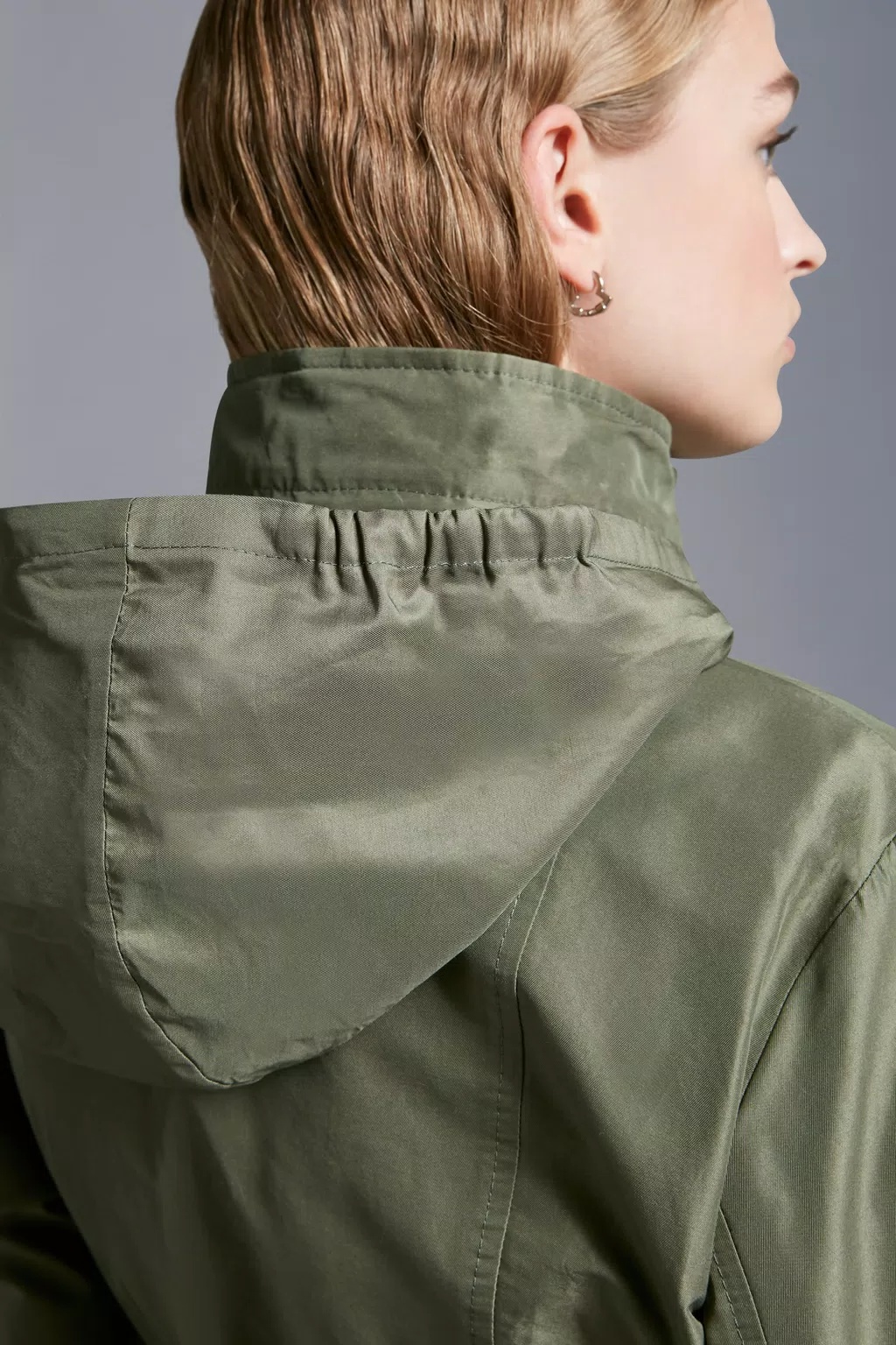 Moncler Ilo Concealed-hood Jacket In Green