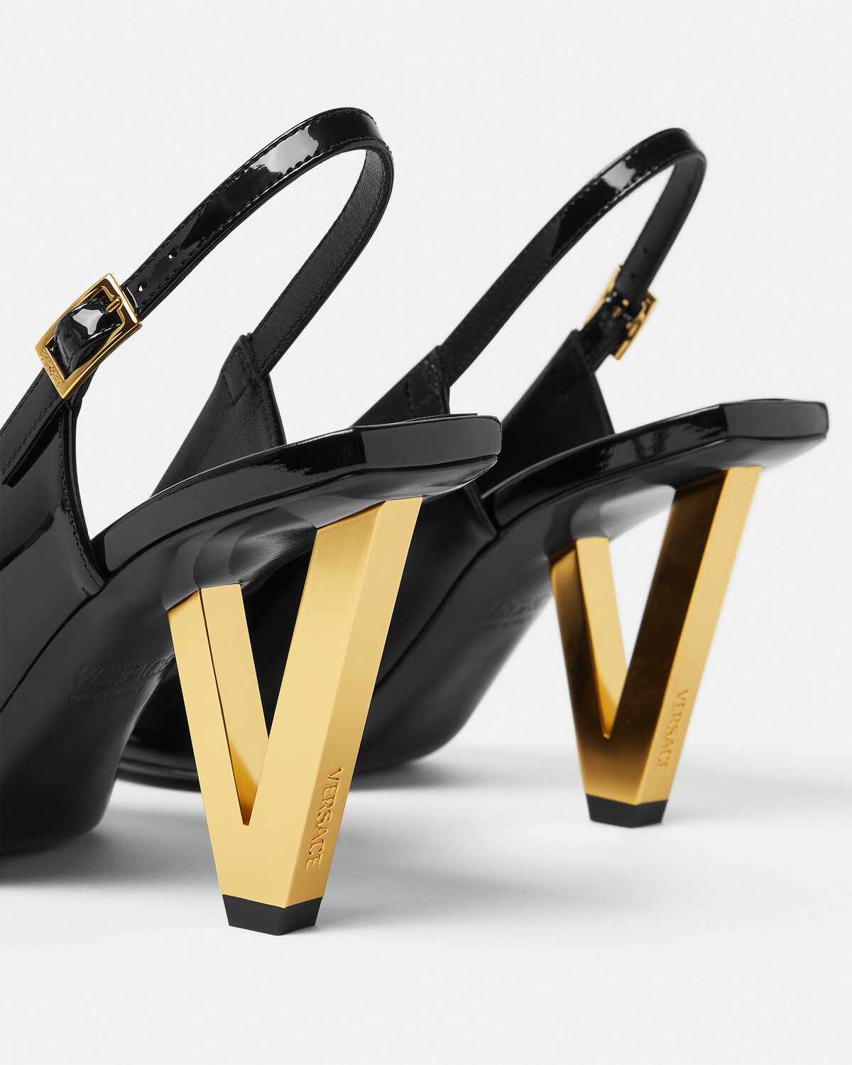 Versace Black V2025 Patent Slingback 85 Mm Heels In Black