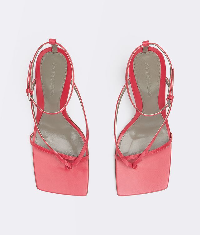 Bottega Veneta Woman Thong Sandal Fuchsia Size 6.5 Soft Leather In Red