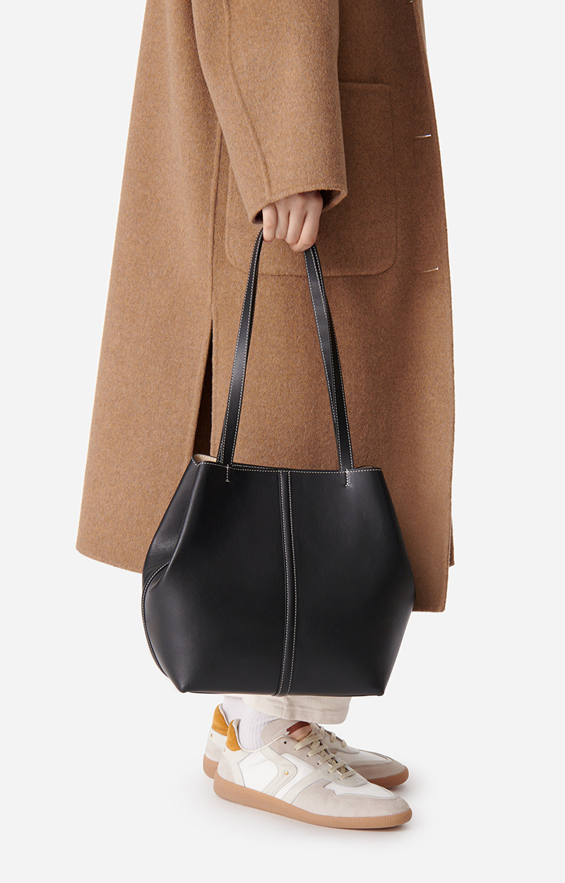 Vanessa Bruno Small Daily Shoulder Bag In Black