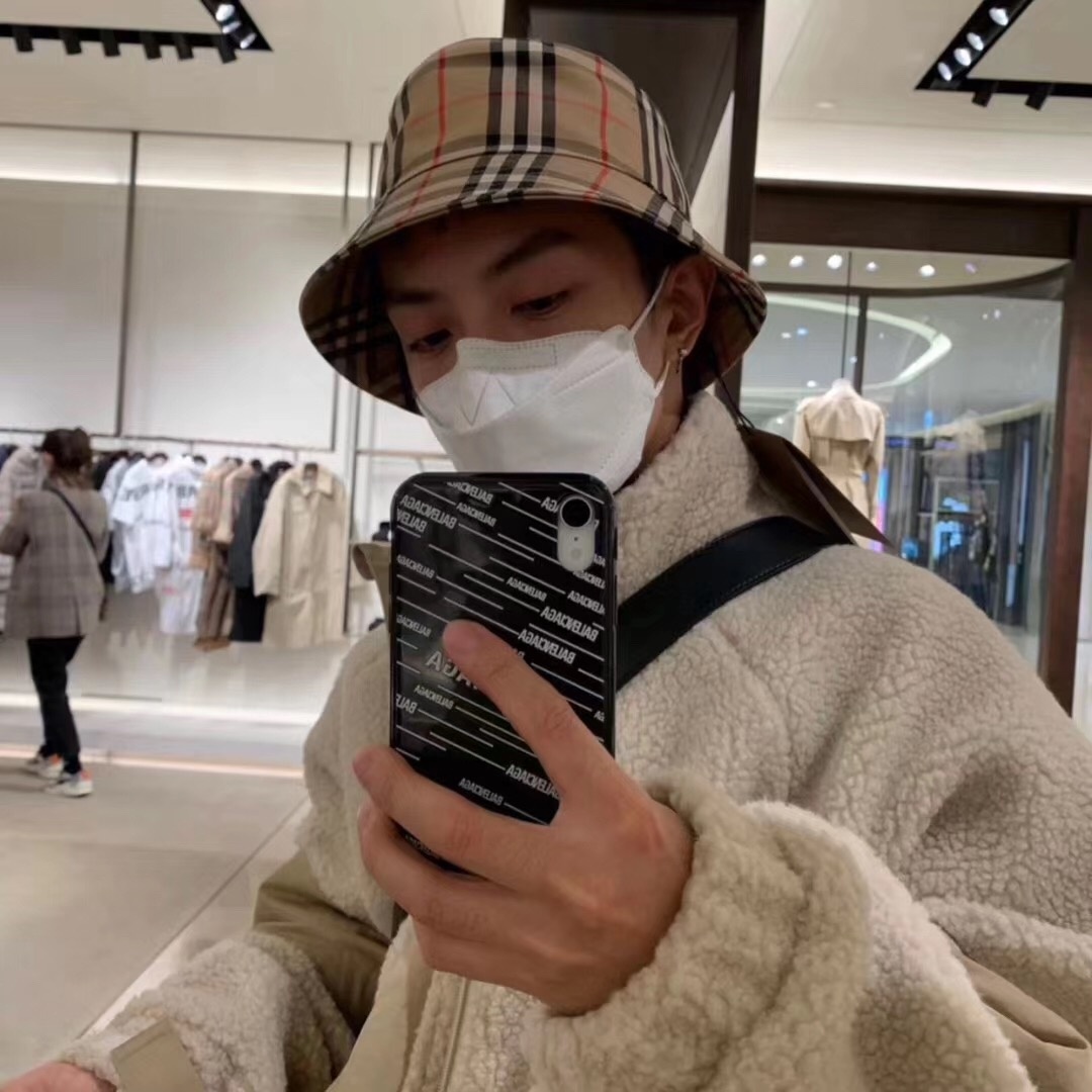 Burberry Men's Tb Check Bucket Hat In Nude