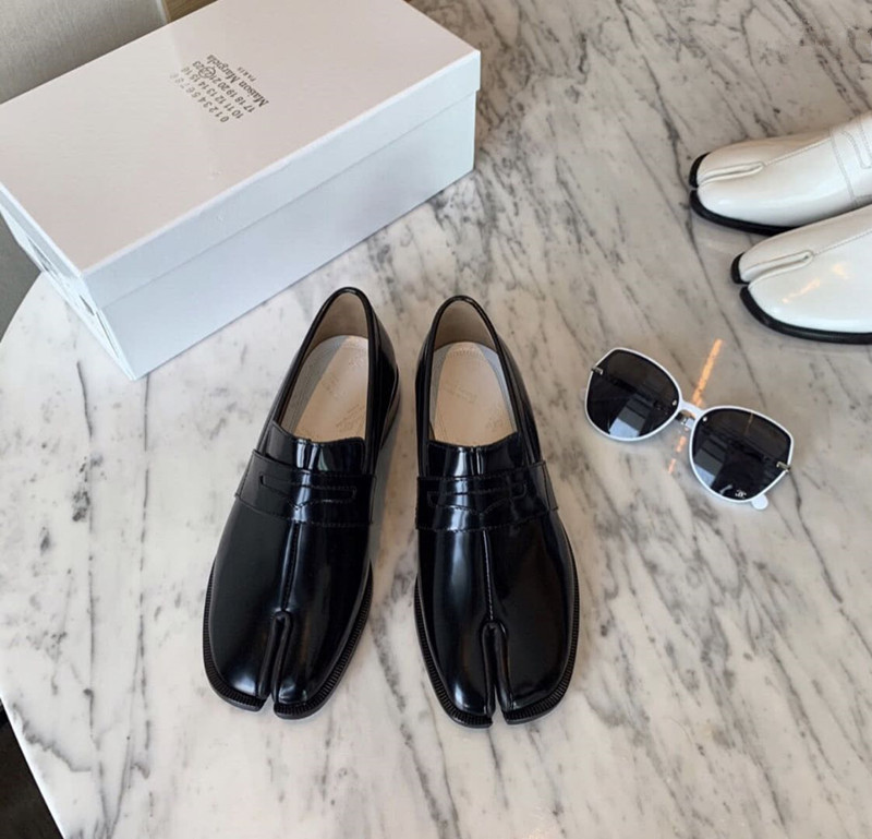 MAISON MARGIELA MAISON MARGIELA TABI PENNY SLIP-ON LOAFERS