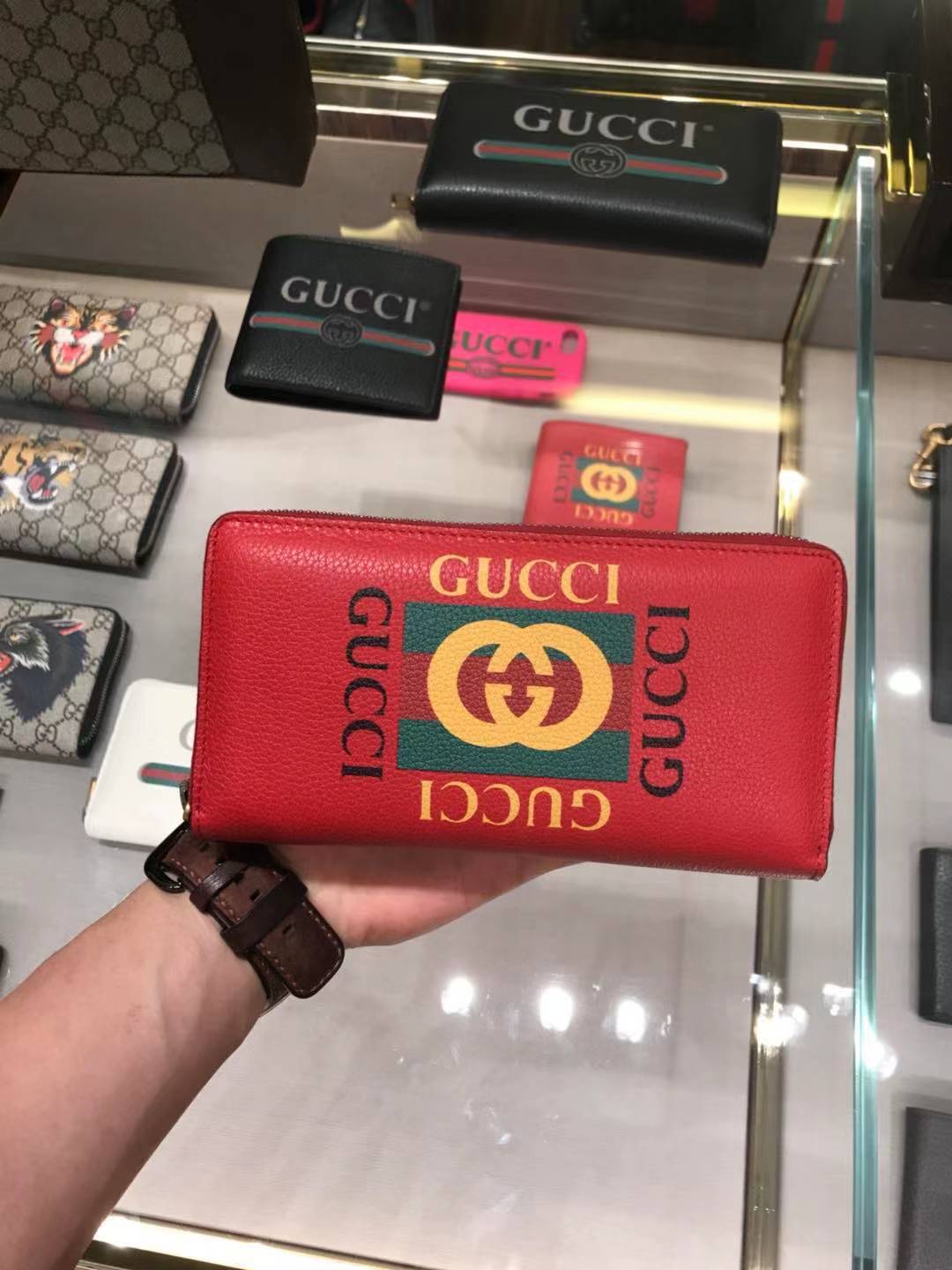 Gucci Print Leather Zip Around Wallet In Red