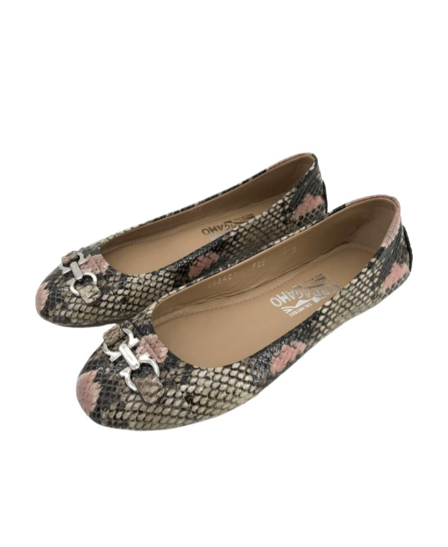 Ferragamo Logo Details Flat Shoes In Multicolor