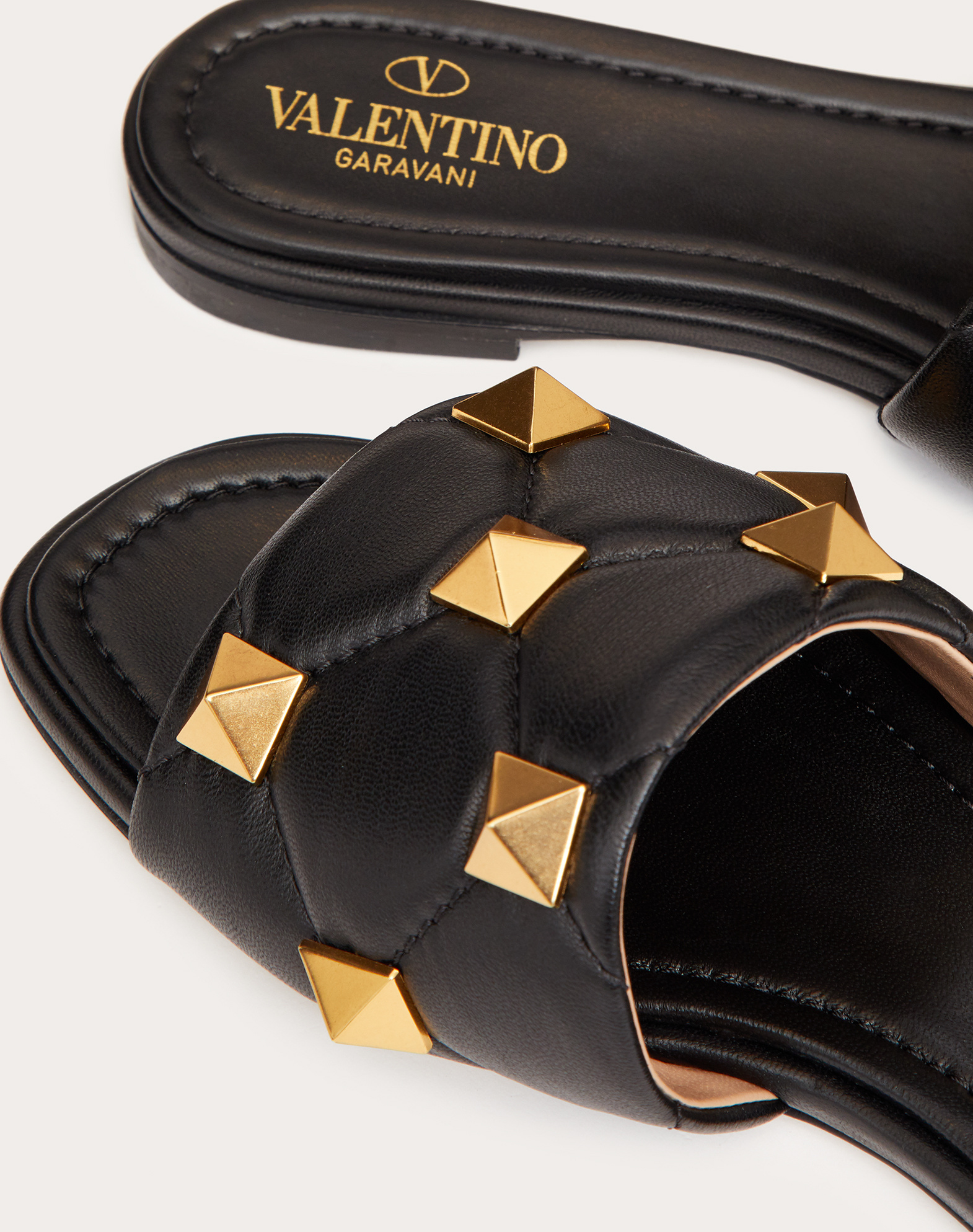 Valentino Slippers Roman Stud In Nappa Nera Donna In Black
