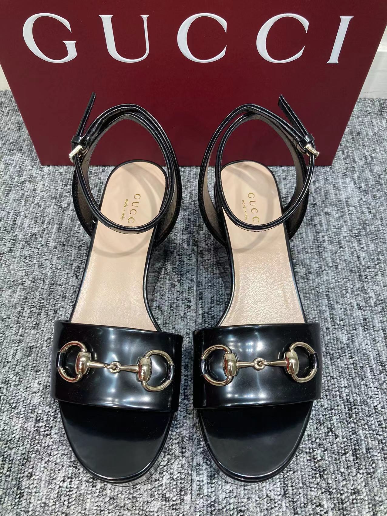 Gucci Waterproof Platform Sandals In Black
