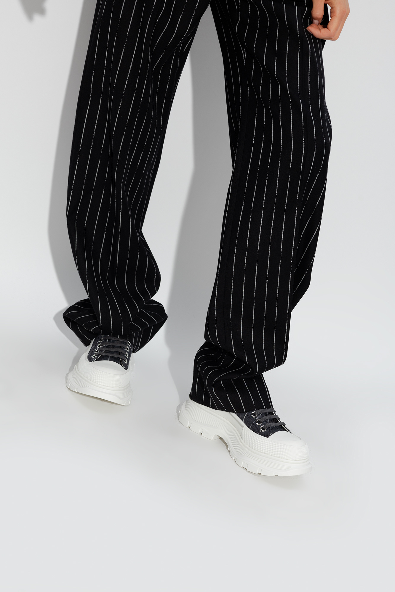 Alexander Mcqueen Tread Slick Sneakers In Black