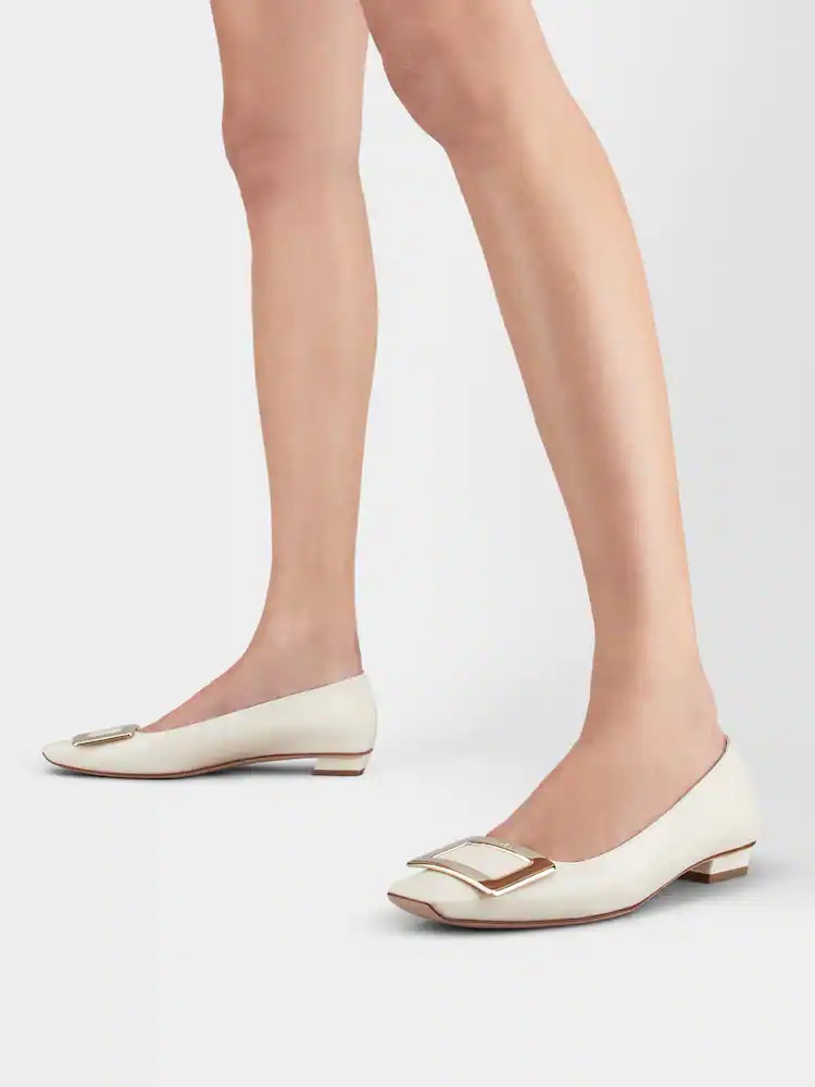 Roger Vivier Belle Vivier Ballet Flats In Nude