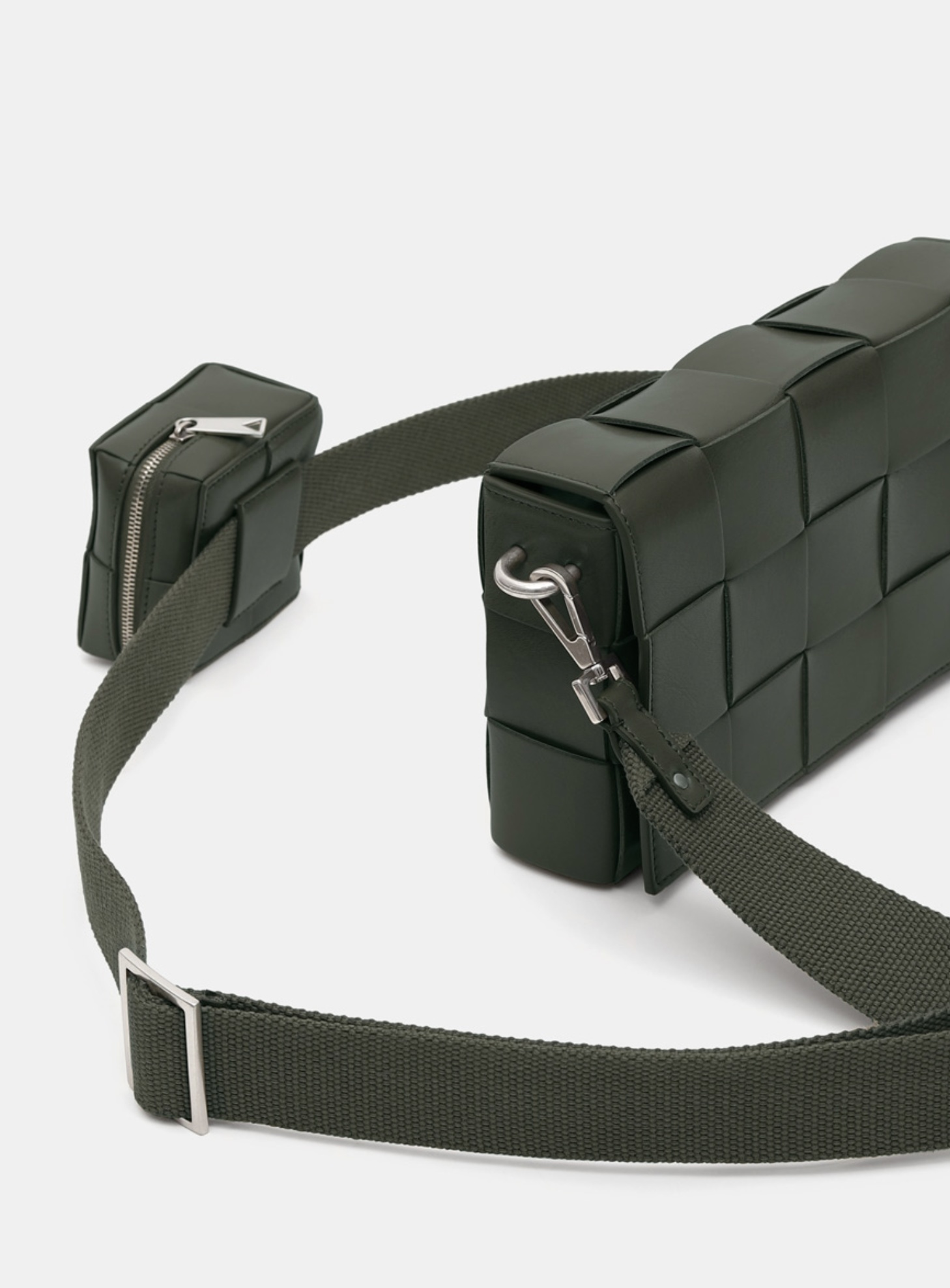 Bottega Veneta Cassette Intreccio Messenger Bag In Green