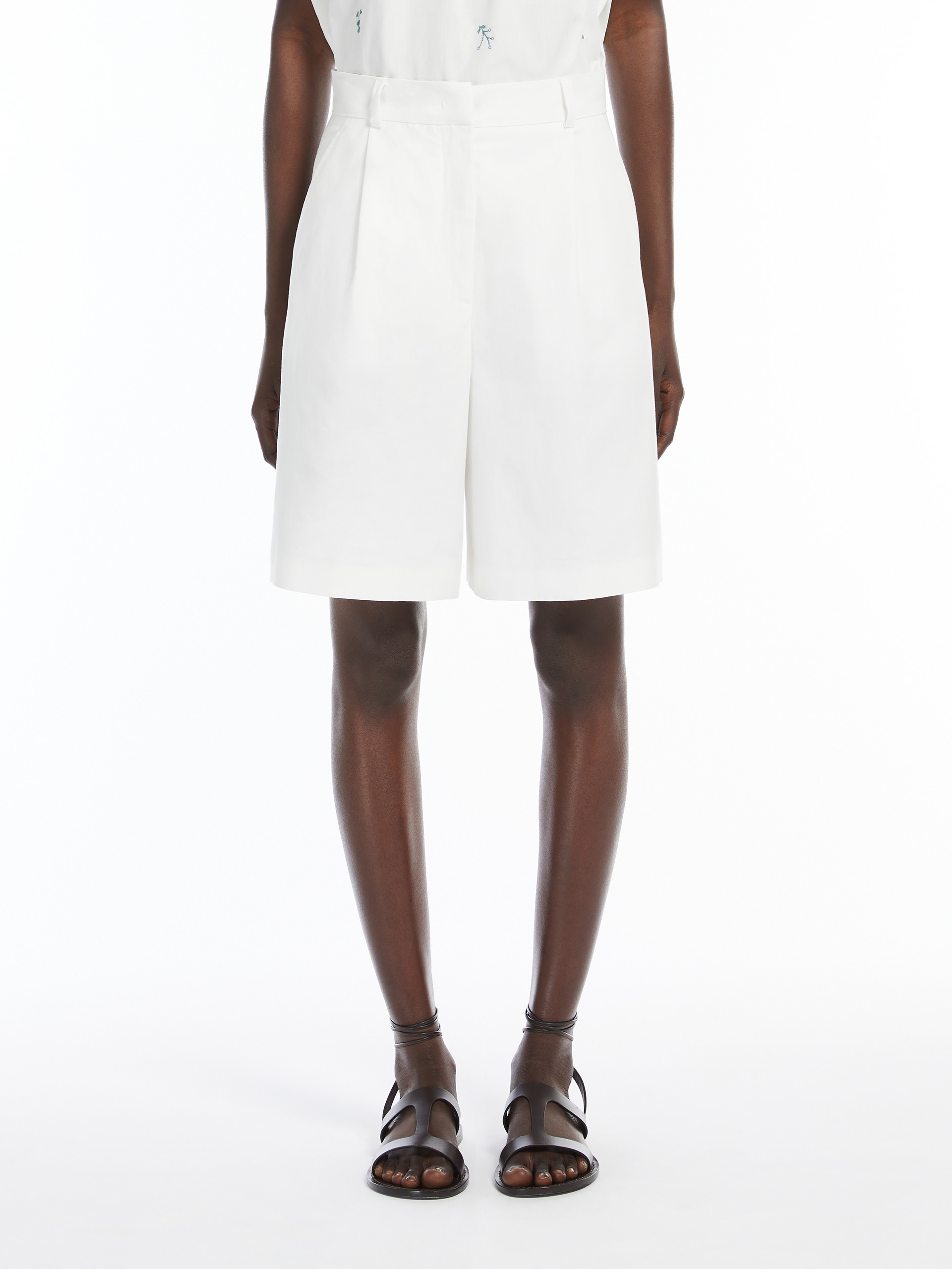 Weekend Max Mara Belt Loop Shorts In White