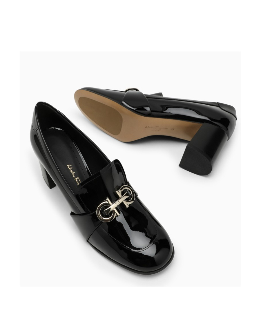 Ferragamo Logo High Heels In Black
