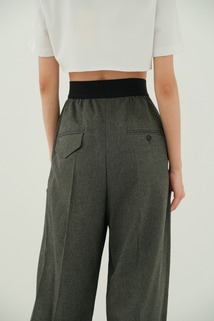 We11 Done Wide-legged Casual Pants In Black