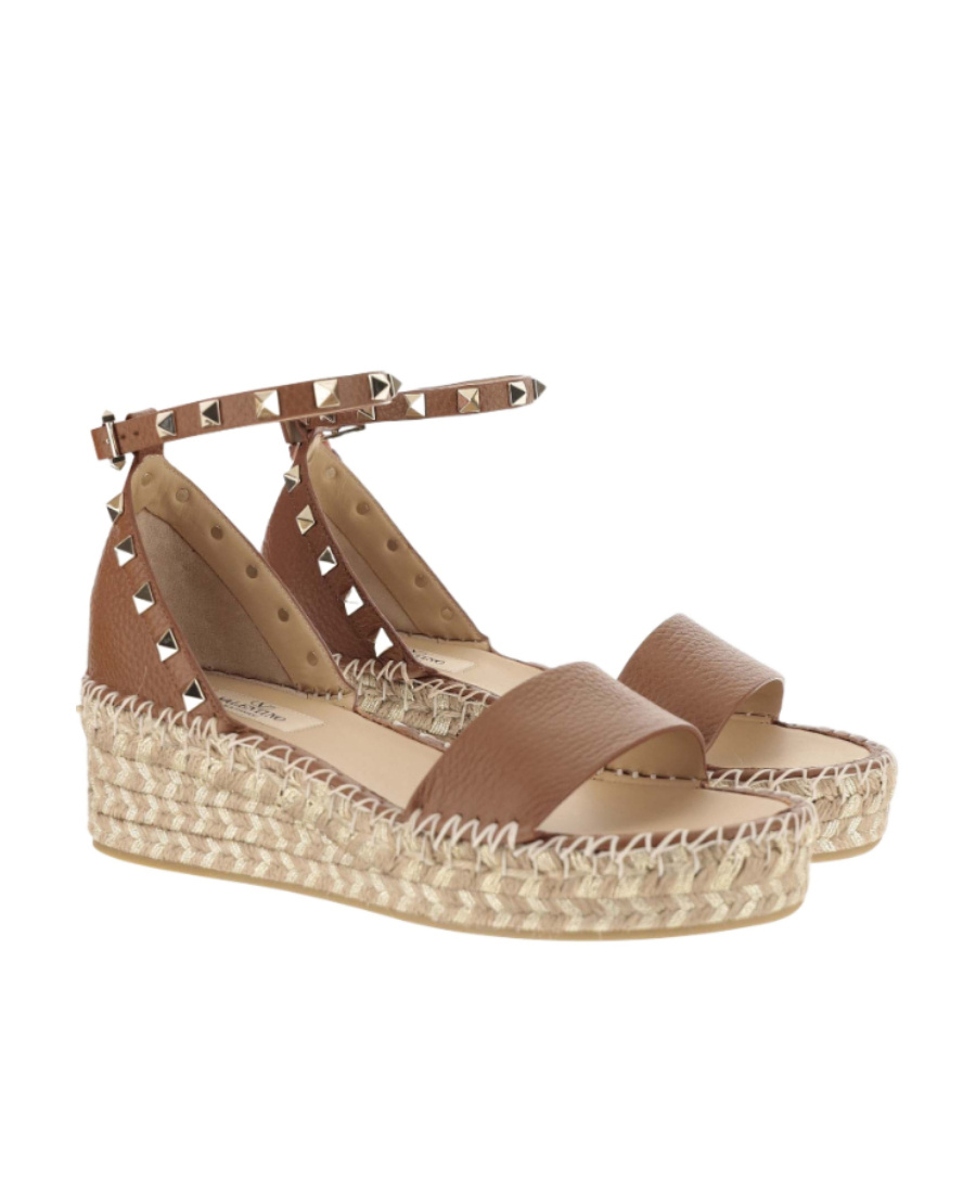Valentino Garavani Rockstud 55 Grainy Leather Platform Sandal In Tan