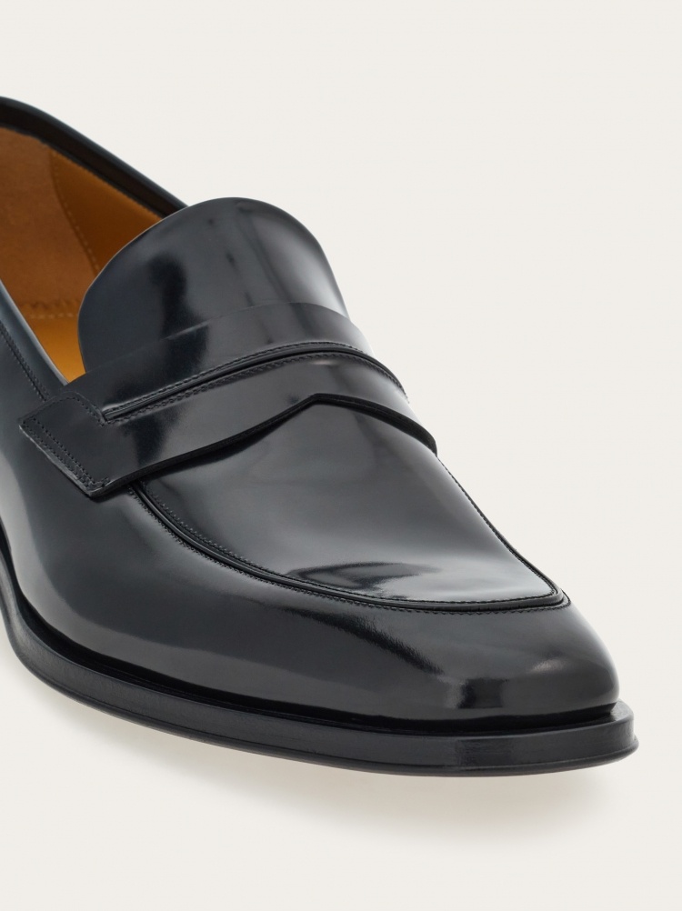Ferragamo Penny Loafers In Black