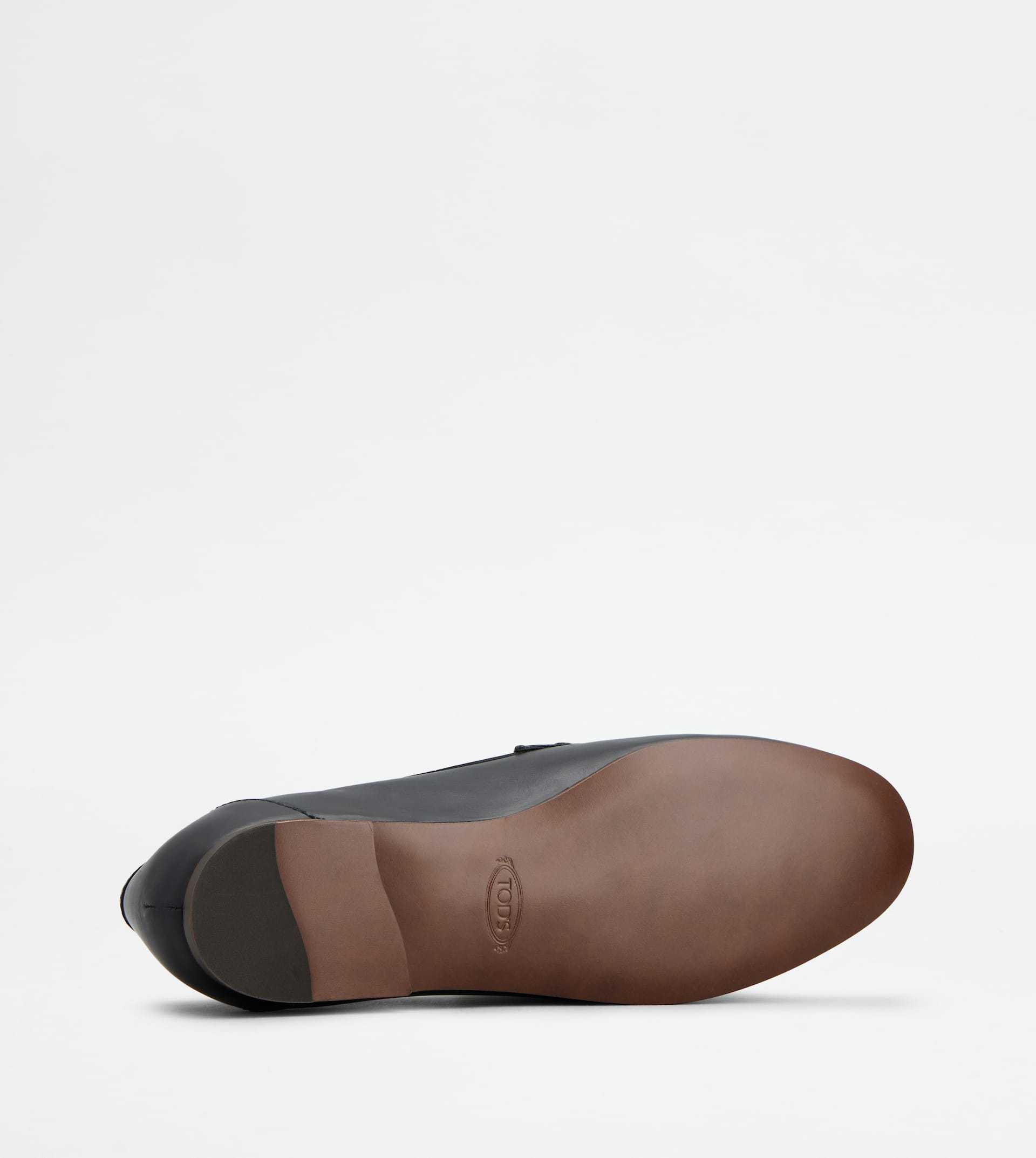 Tod's Leather Loafers With Bow In Black