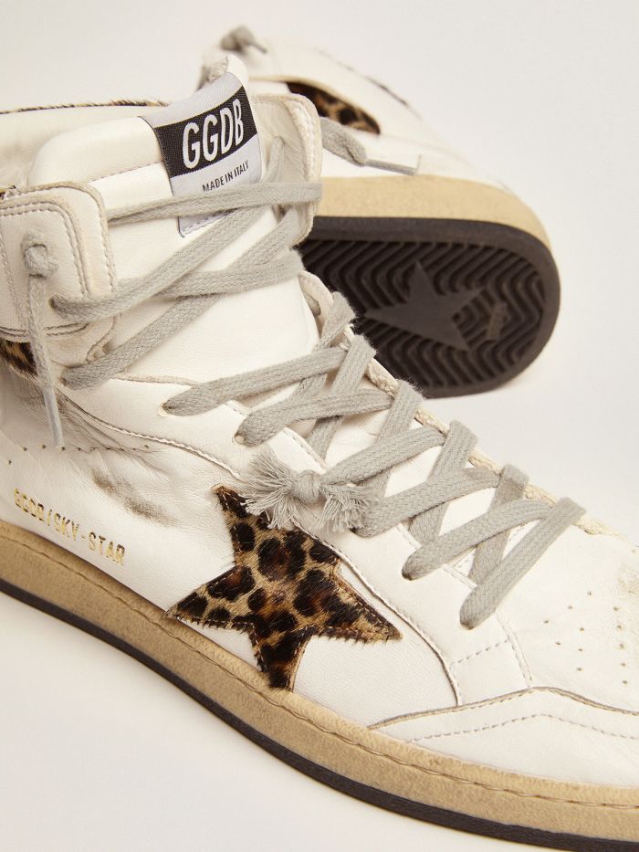 Golden Goose Mens Sky-star Sneakers With Signature On The Ankle And Leopard-print Pony Skin Inserts In Neutral