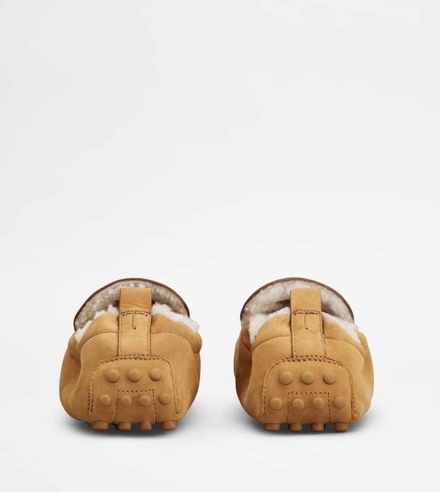 Tod's Glove Gommino Driving Shoes In Nubuck In Brown