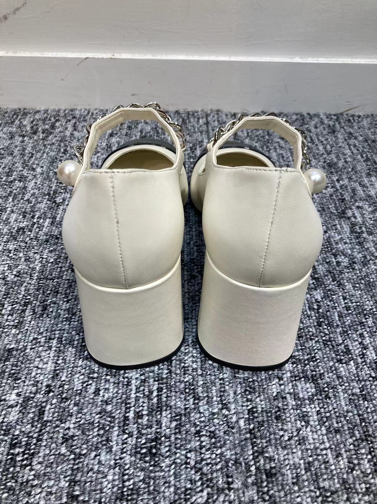 Miu Miu Elegant Sand Leather Pumps With 6.5 Cm Heel In White