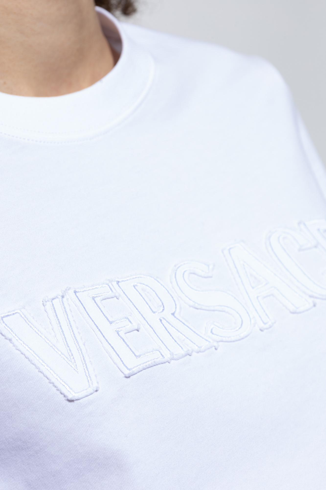 VERSACE VERSACE LOGO-APPLIQUÉ CREWNECK T-SHIRT