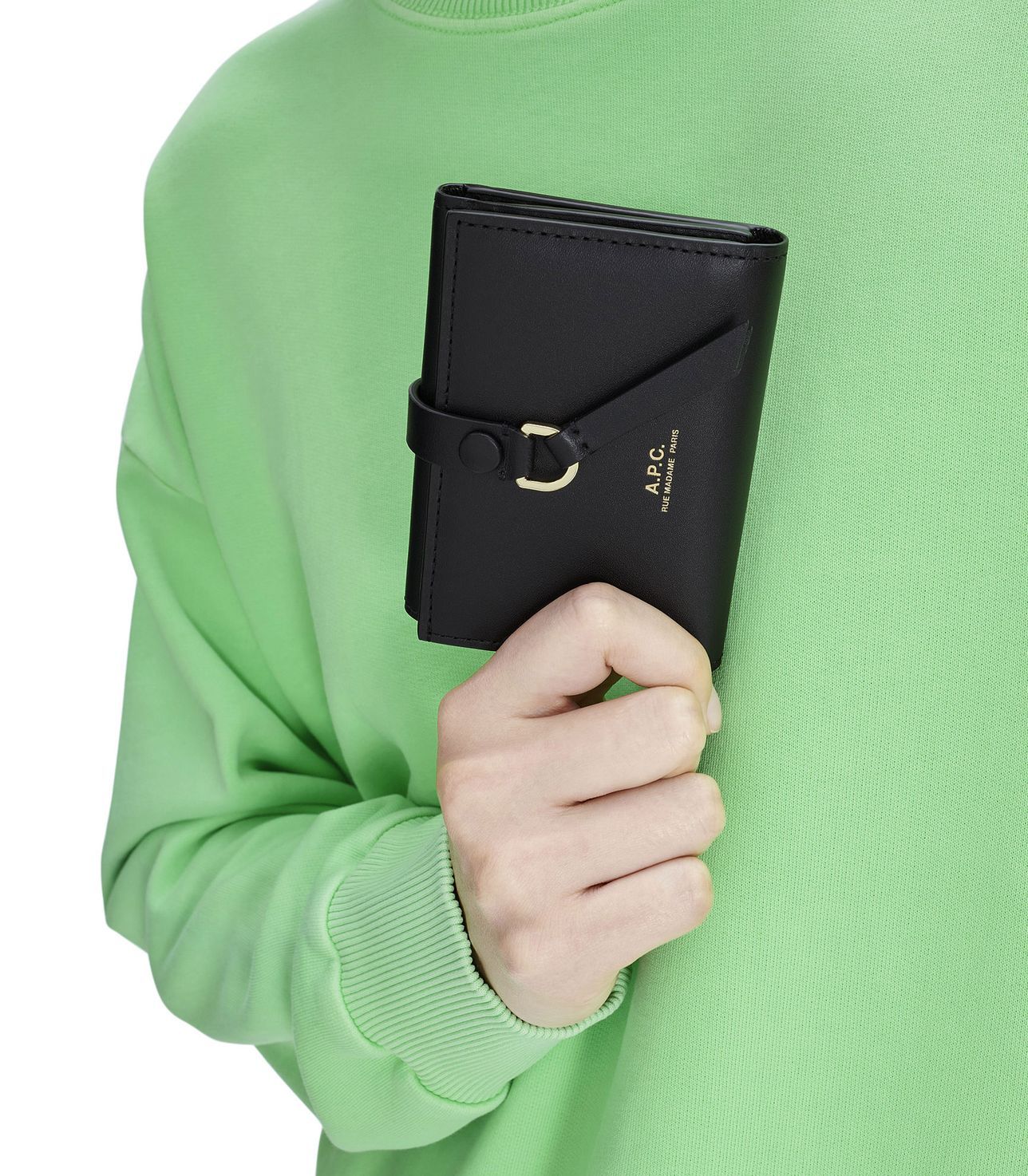 Apc Noa Tri-fold Leather Wallet In Black