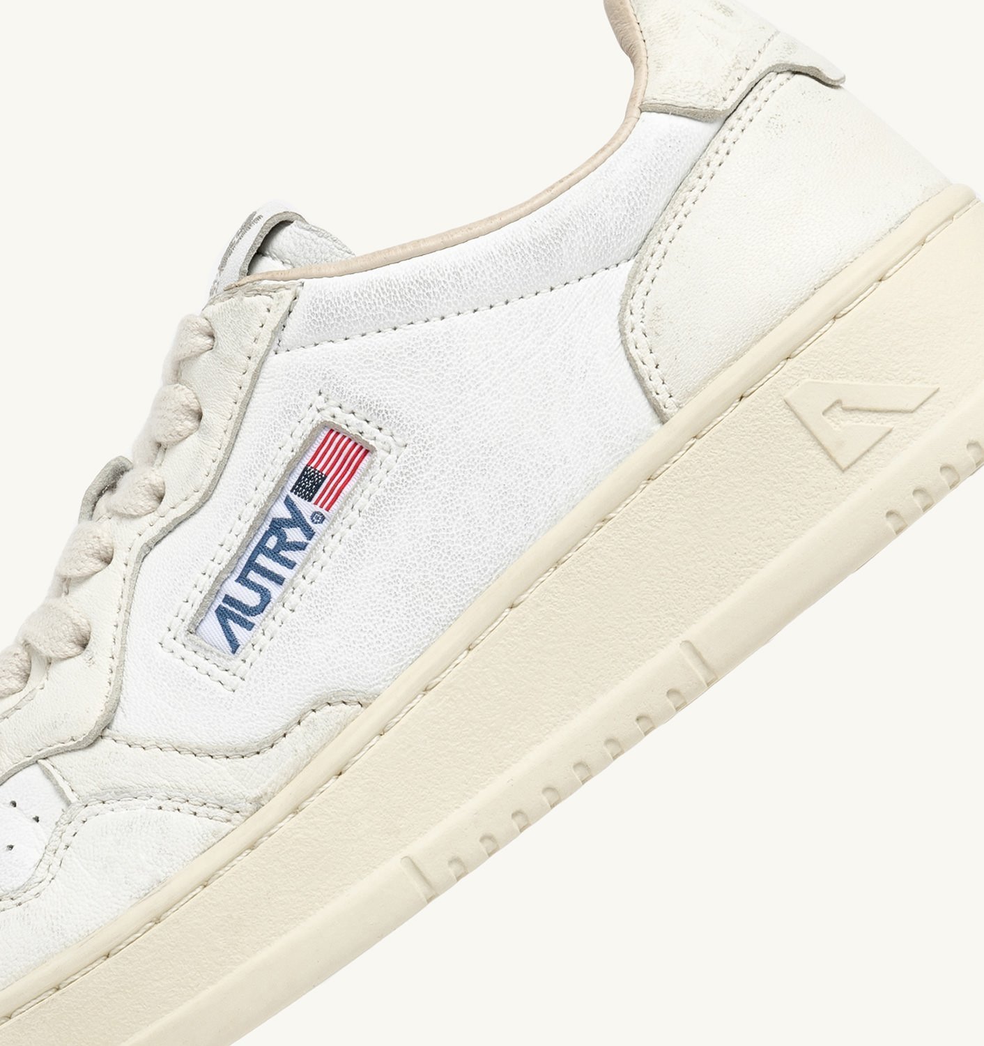 Autry 'medalist' White Low Top Sneakers With Logo Detail In Leather Man In White
