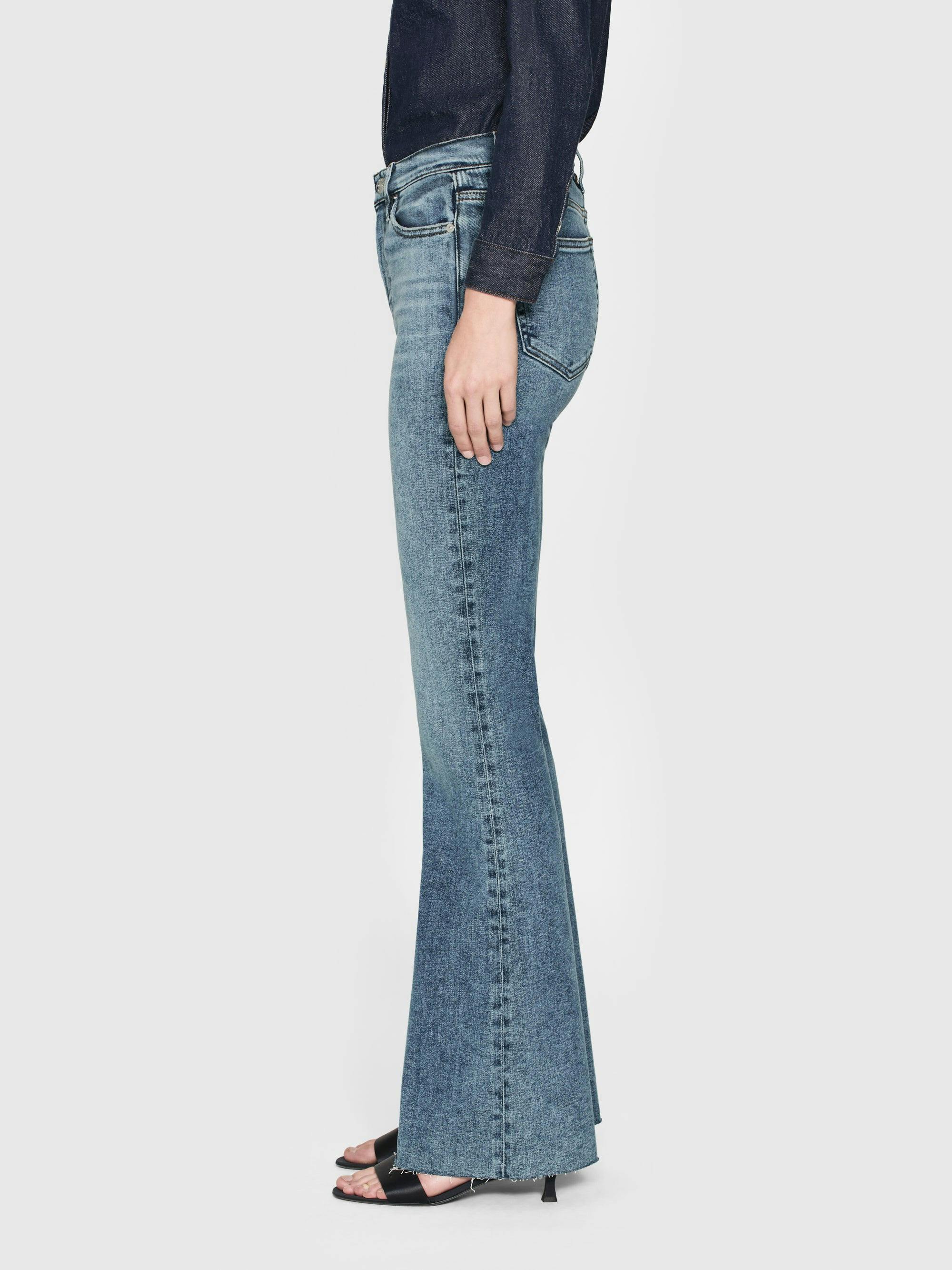 FRAME LE EASY FLARE JEANS