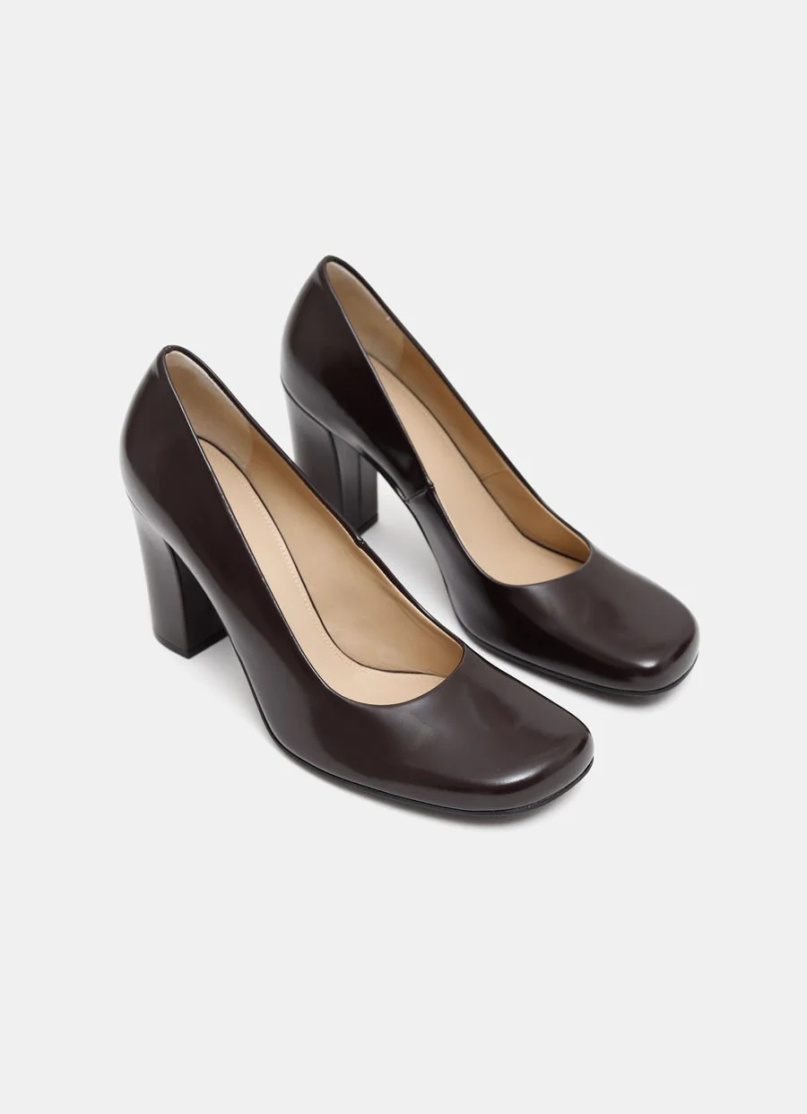 The Row Penelope Leather Pumps In Brown