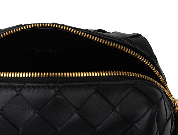 Bottega Veneta Woven Clutch In Black