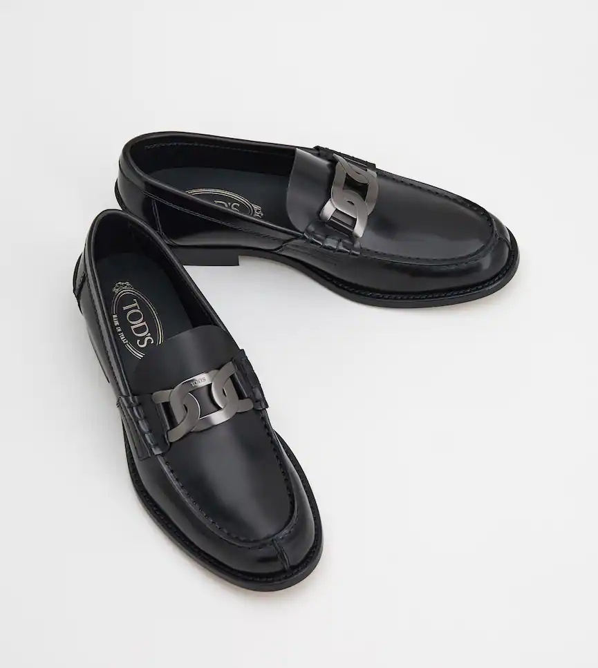 Tod's Ring Buckle Face Loafer Shoes In Black