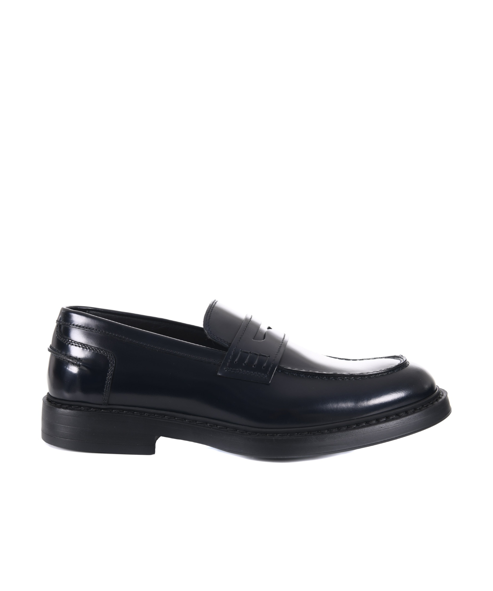 Doucal's Round Head Business Casual Shoes In Black