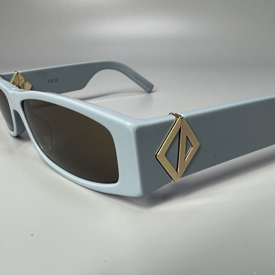 Dior Logo Sunglasses In Gray