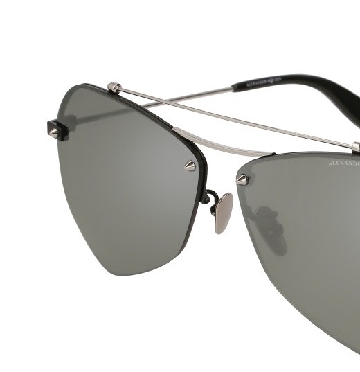 Alexander Mcqueen Black Logo Detail Sunglasses In Gray