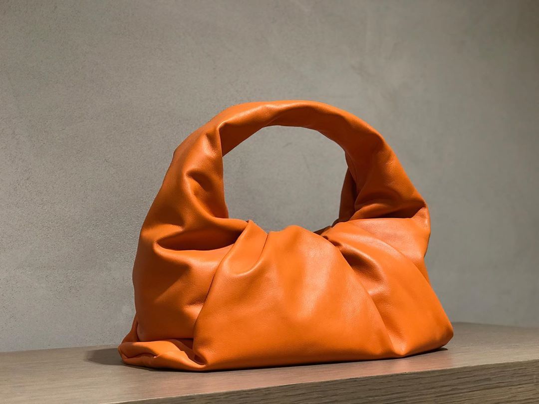 Bottega Veneta The Shoulder Pouch Bag In Red