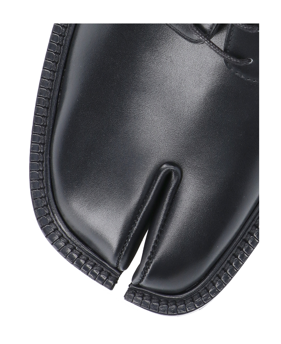 Maison Margiela Tabi Laced Shoes In Black