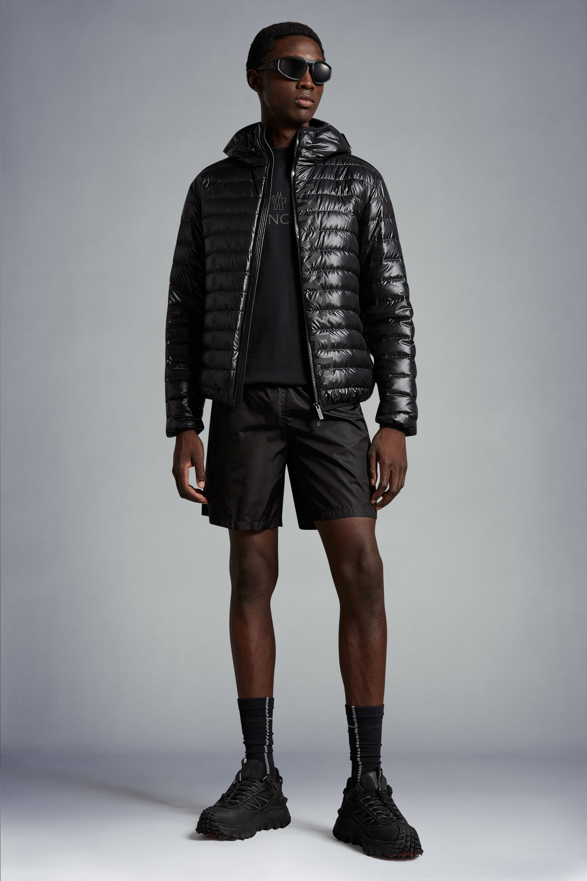 Moncler Logo Patch Wim Shorts In Black