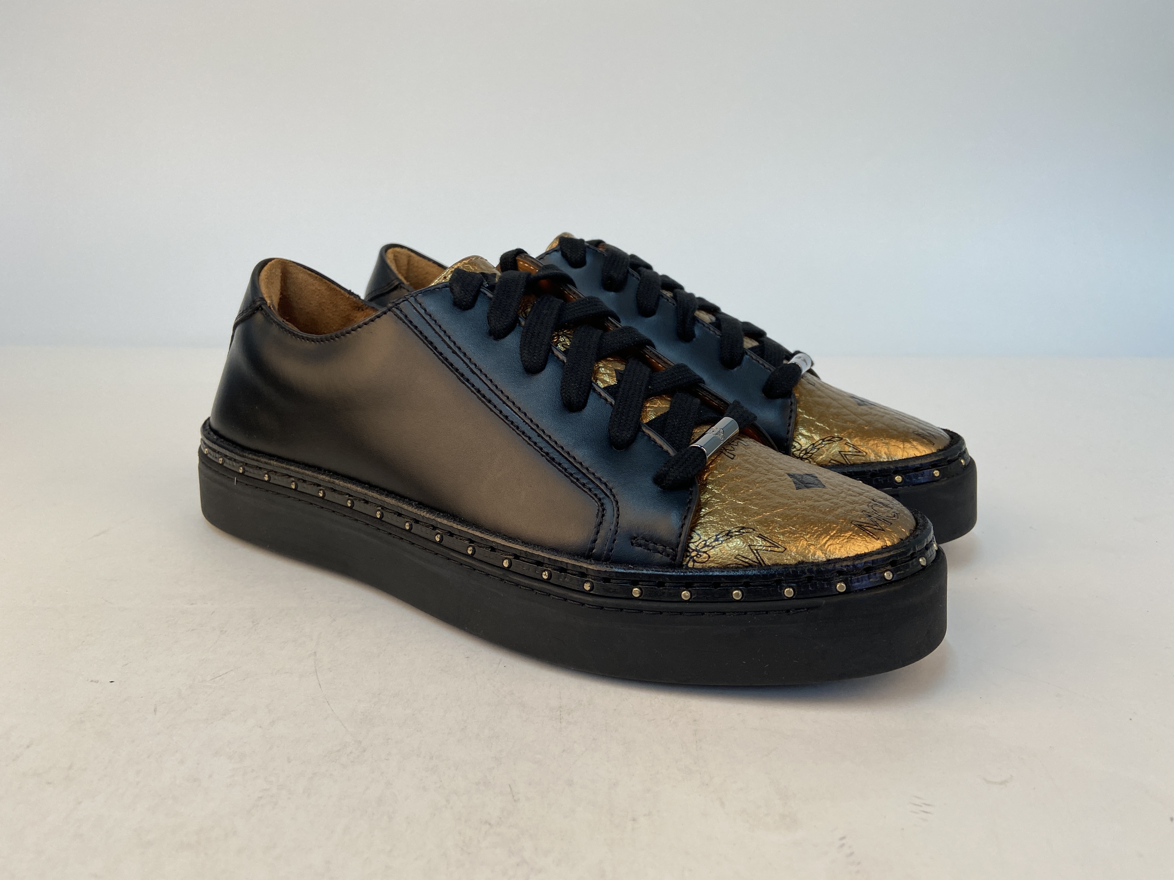 Mcm Logo Details Casual Sports Shoes In Black