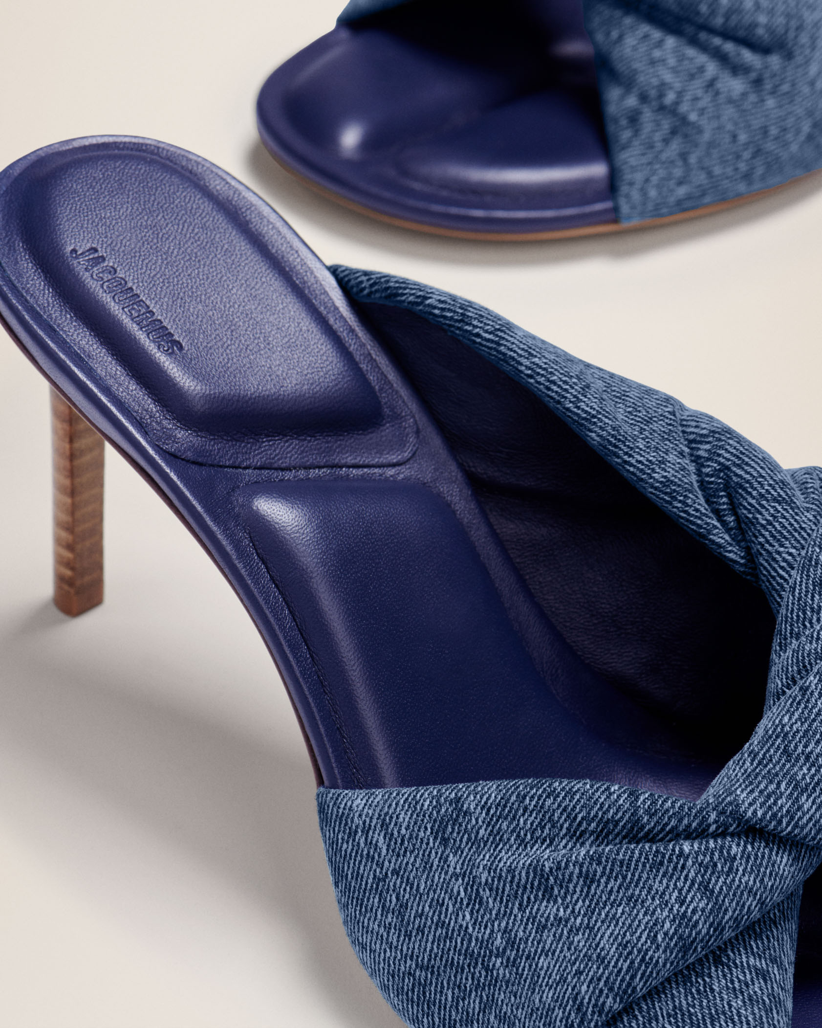 Jacquemus Les Mules Bagnu Twisted Denim Sandals In Blue