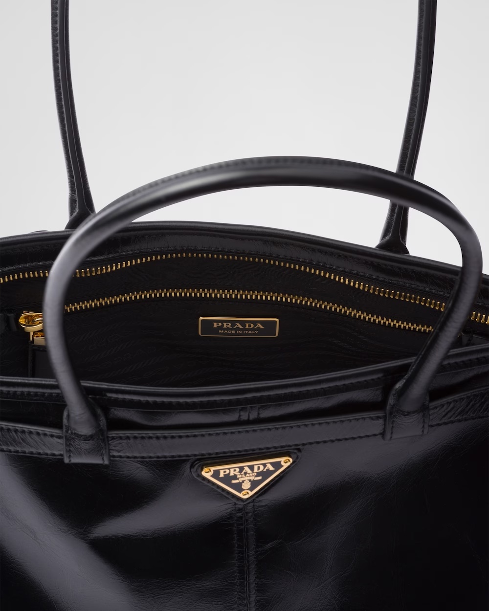 Prada Bonnie Extragrosse Handtasche Aus Leder In Black