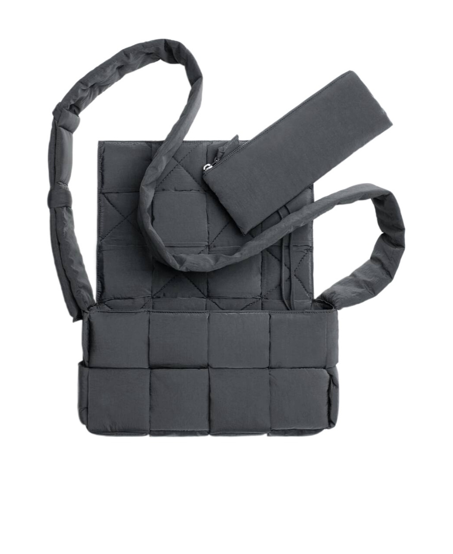 Bottega Veneta Intrecciato-weave Shoulder Bag In Black