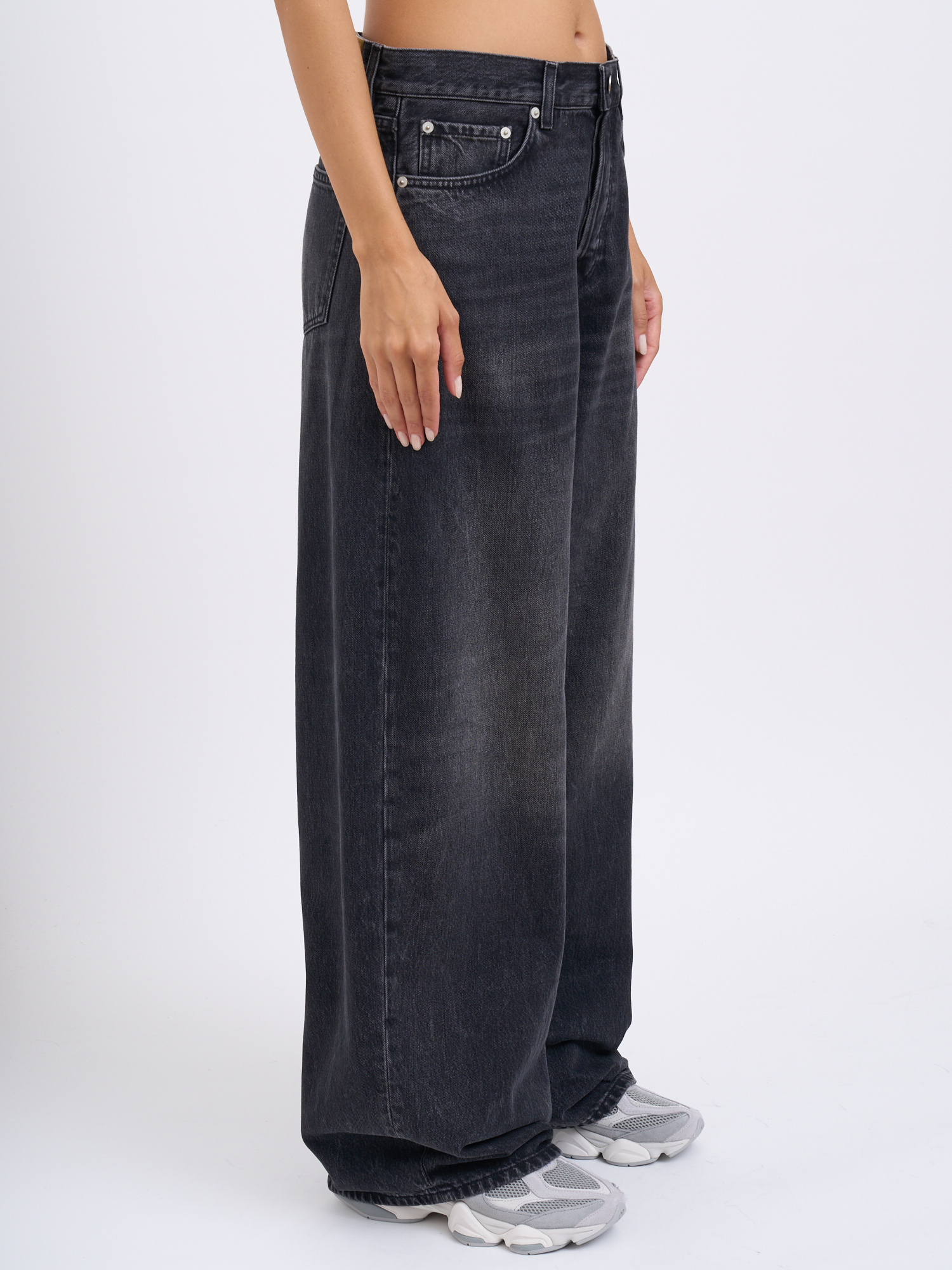 Haikure Wide-leg Jeans In Black