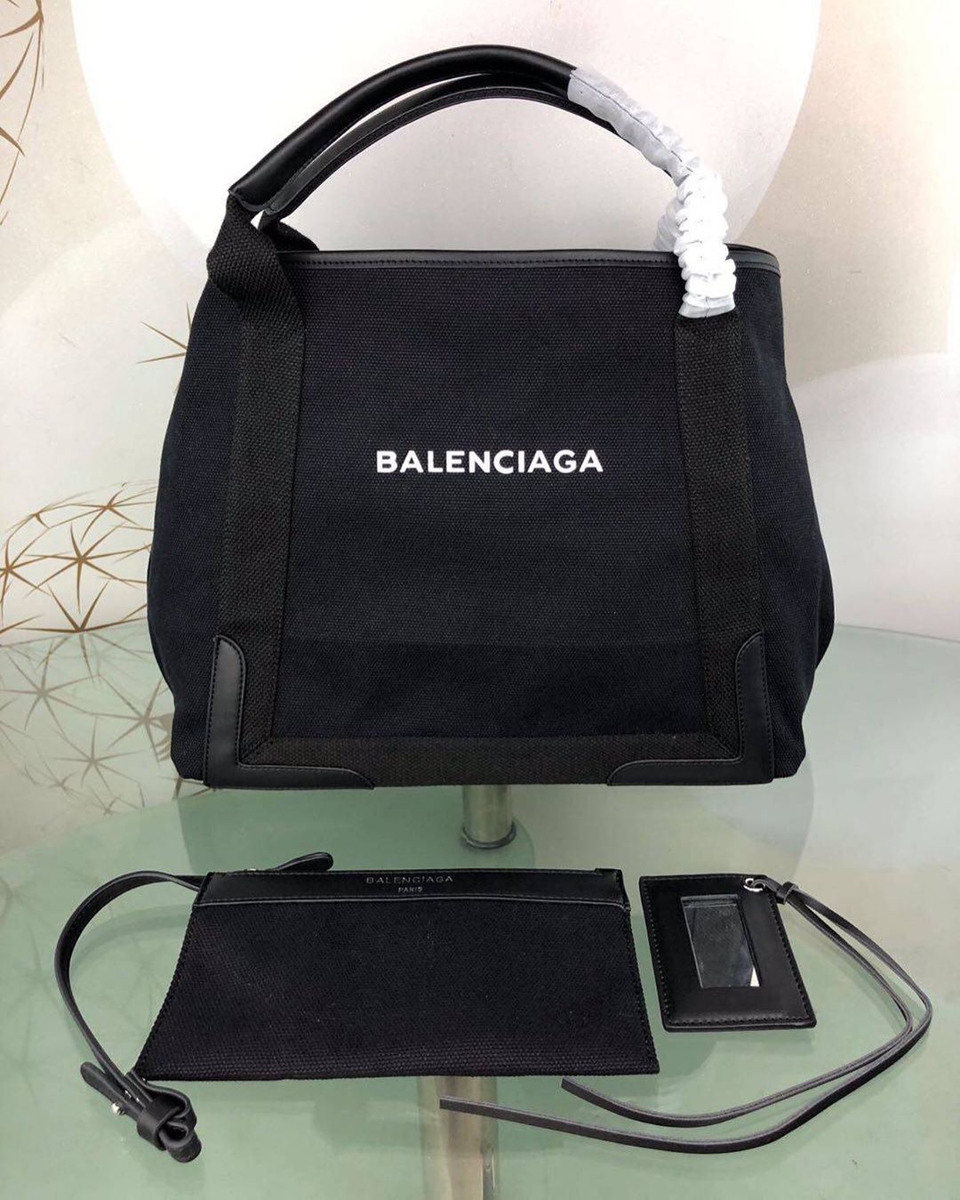 Balenciaga Cabas Xsl Tote In Black