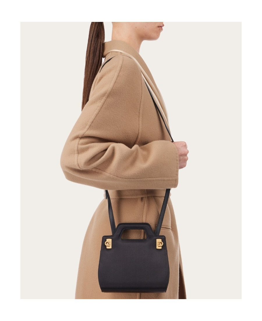 Ferragamo Salvatore Handbags In Black