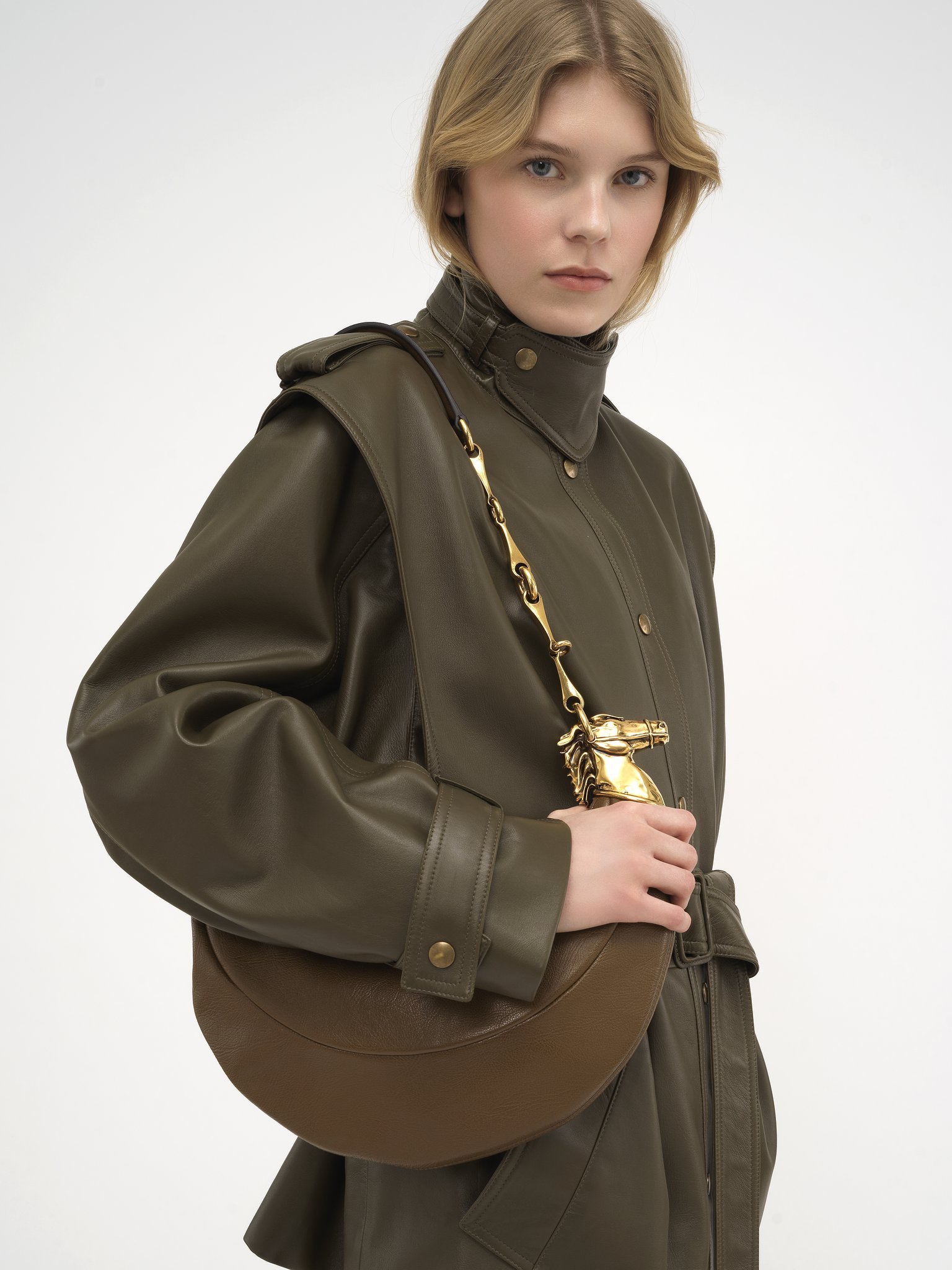 Chloé Logo Shoulder Bag In Deep Khaki