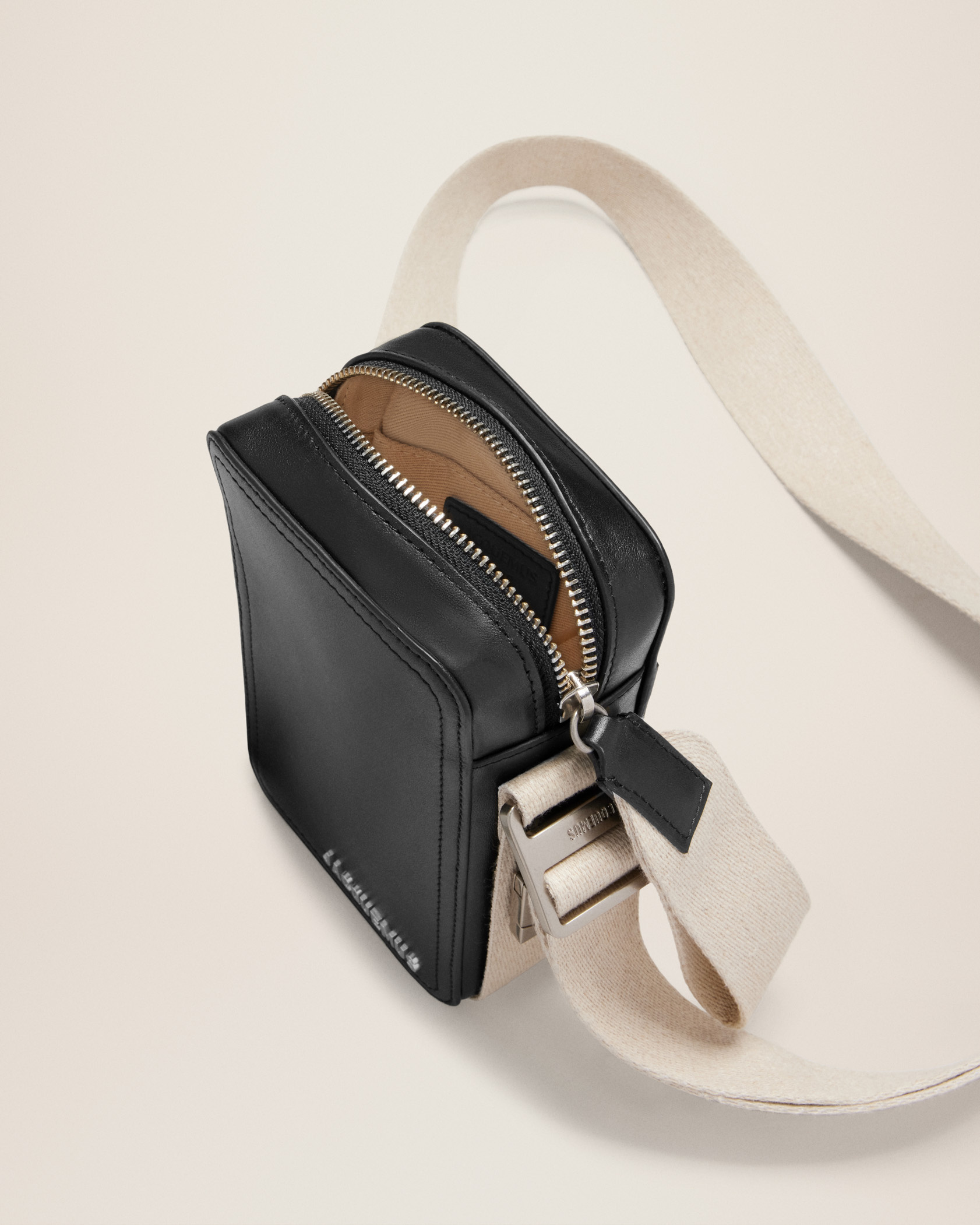 Jacquemus La Cuerda Vertical Shoulder Bag In Black