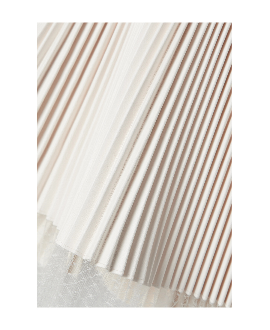 Givenchy Pleated Shorts With Lotus Leaf Edges In White
