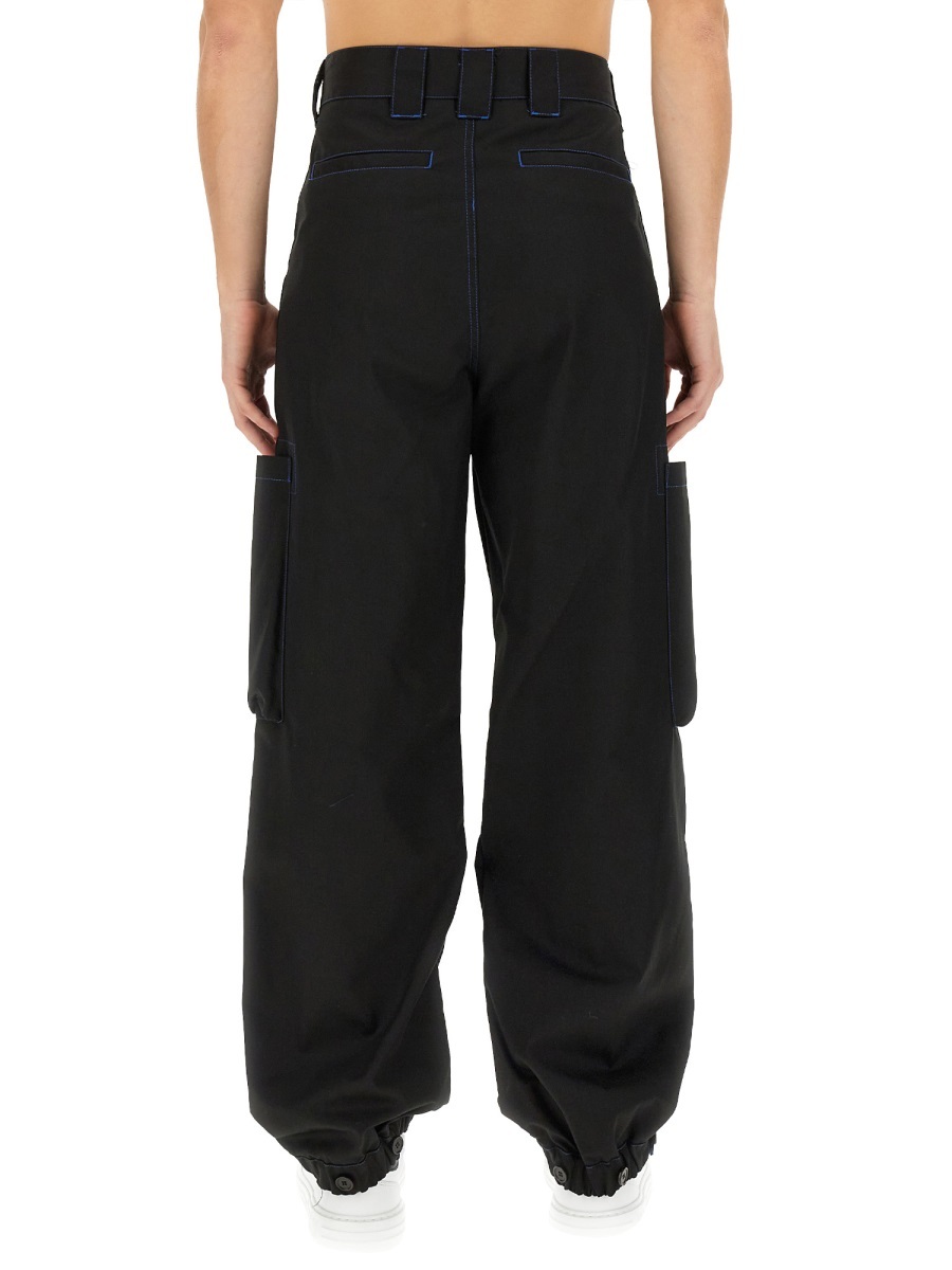 Msgm Contrasting-stitch Logo-patch Trousers In Black