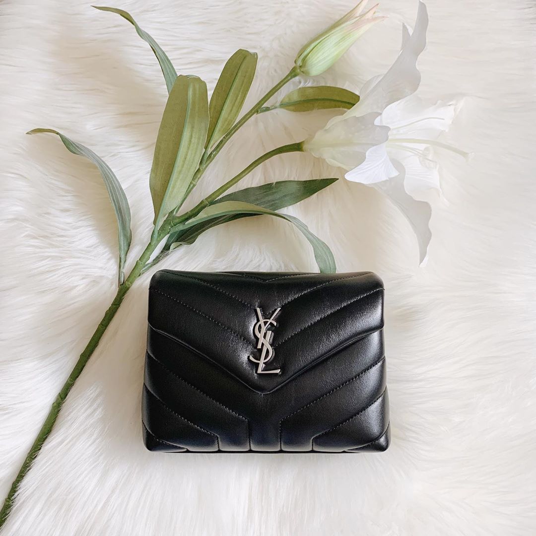 Saint Laurent Logo-plaque Leather Crossbody Bag In Black