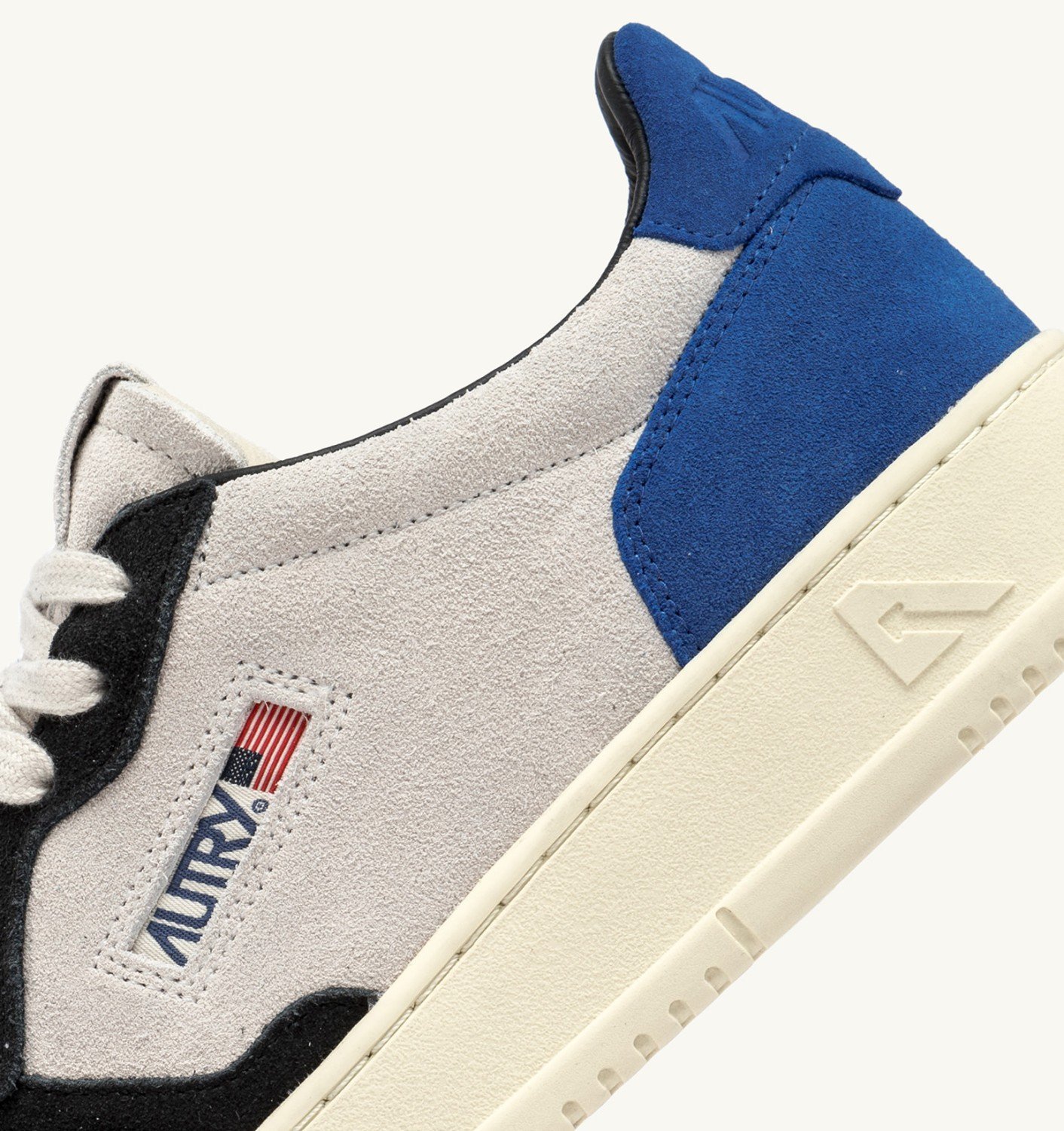 Autry Medalist Low Blue Sneakers With Contrasting Heel And Inserts In Suede Man In Multicolor