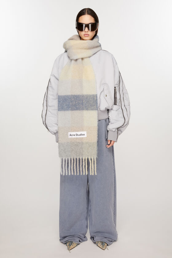 Acne Studios Bufanda Motivo Cuadros In Nude